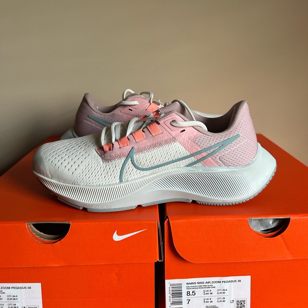 NIKE WOMENS AIR ZOOM PEGASUS 38 RUNNNING SHOES #CW7358 103 SIZE 8.5 - Picture 1 of 5